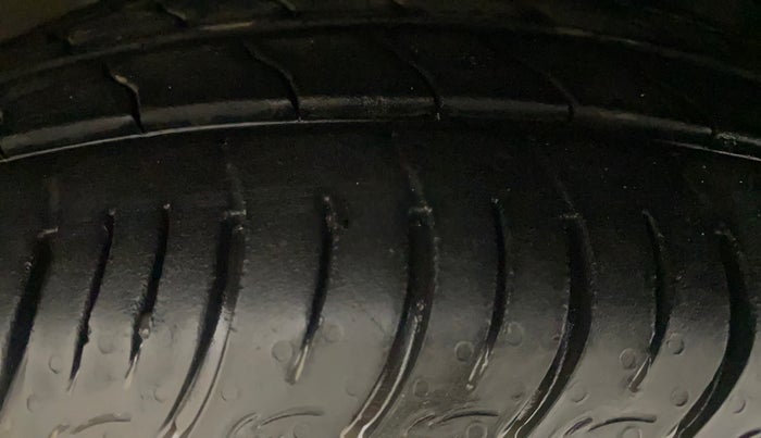 2013 Nissan Sunny XV PETROL, Petrol, Manual, 1,15,796 km, Left Front Tyre Tread