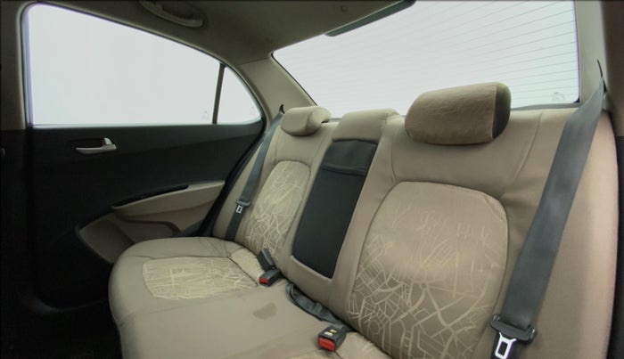 2014 Hyundai Xcent S 1.2, Petrol, Manual, 73,151 km, Right Side Door Cabin View