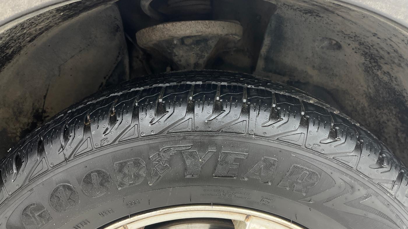 2013 Mahindra XUV500 W8, Diesel, Manual, 68,037 km, Right Front Tyre Tread