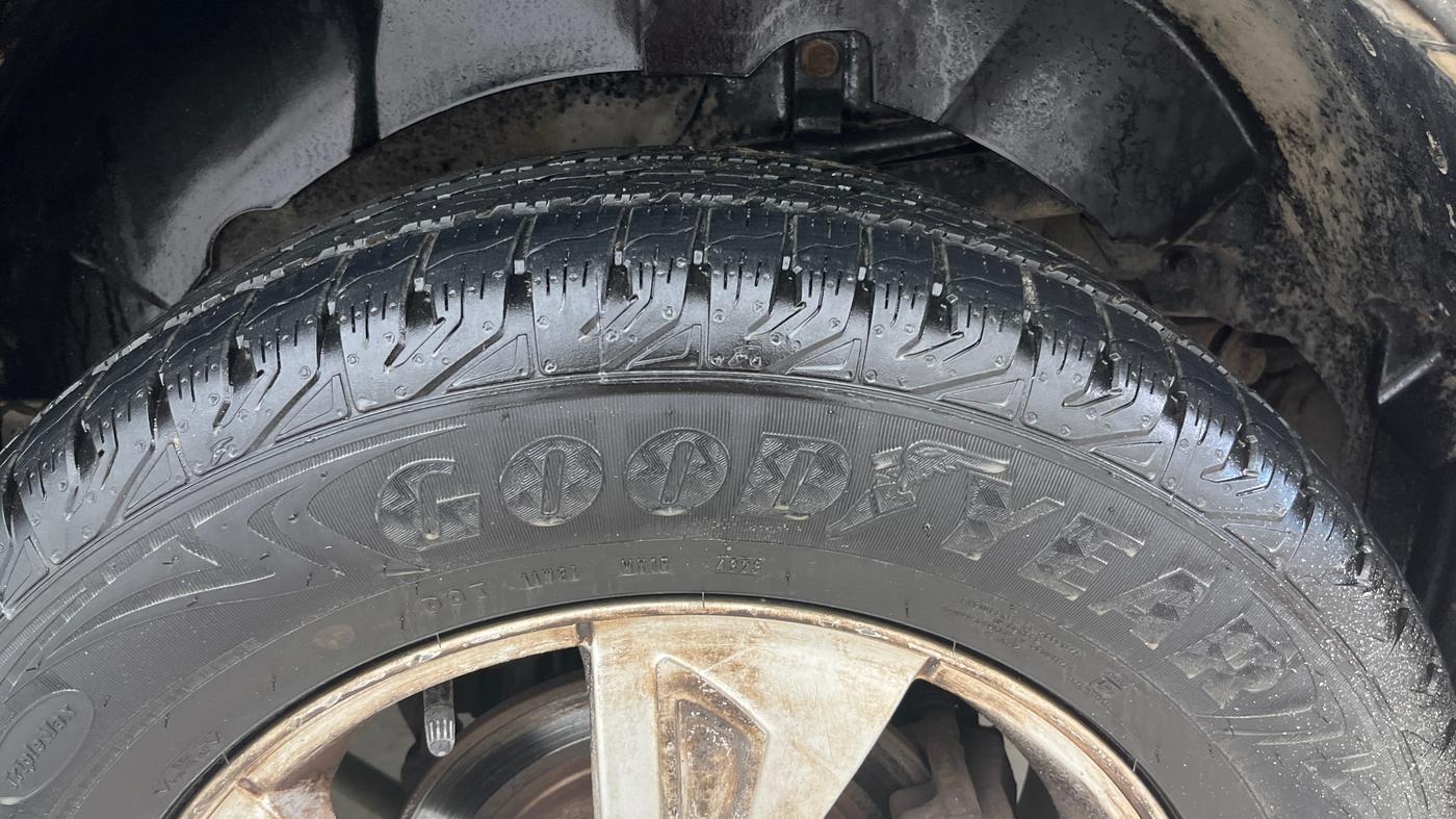 2013 Mahindra XUV500 W8, Diesel, Manual, 68,037 km, Left Rear Tyre Tread