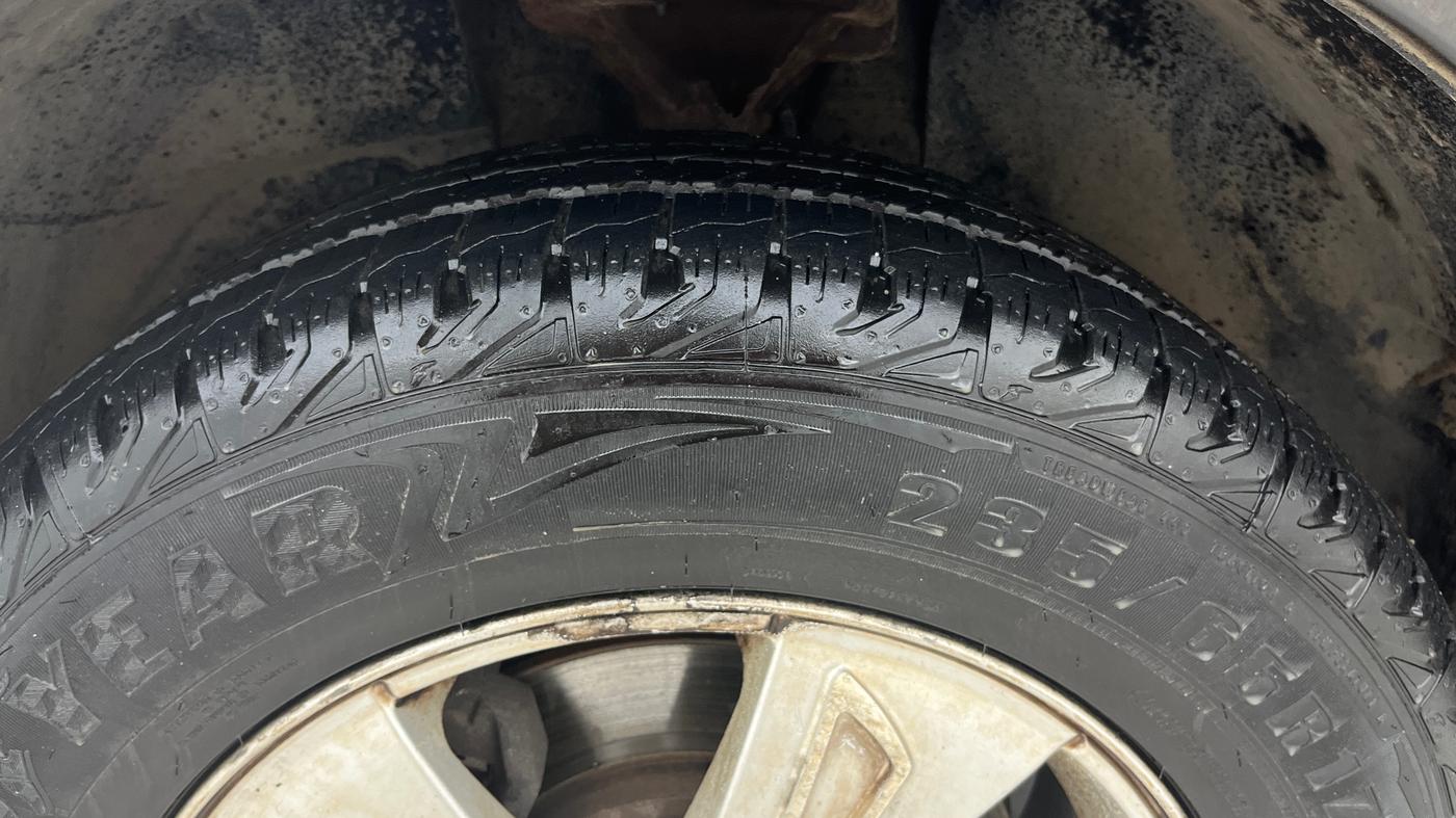 2013 Mahindra XUV500 W8, Diesel, Manual, 68,037 km, Left Front Tyre Tread