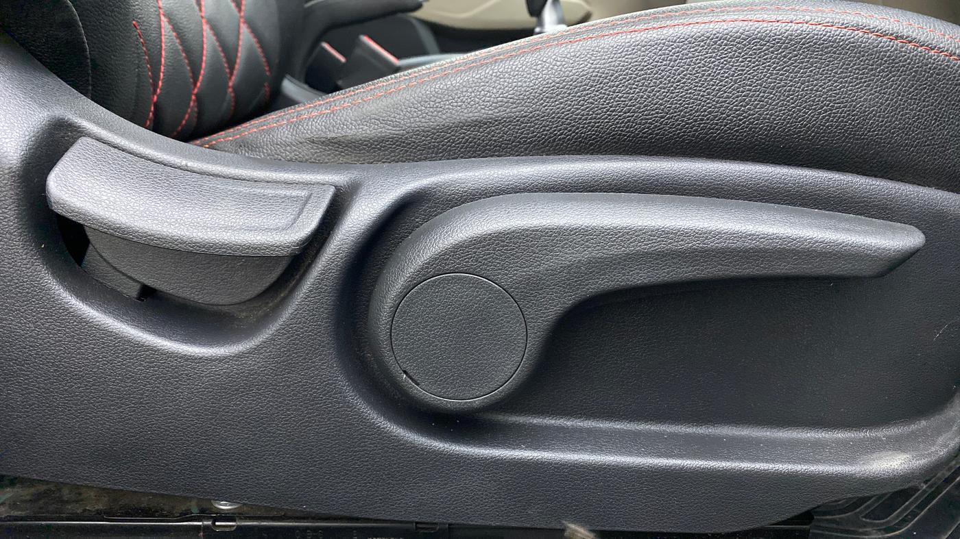 2019 Hyundai Verna 1.6 SX VTVT, Petrol, Manual, 34,666 km, Driver Side Adjustment Panel