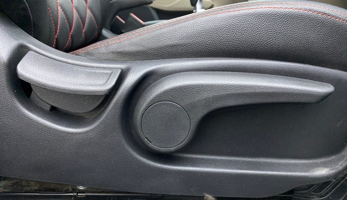 2019 Hyundai Verna 1.6 SX VTVT, Petrol, Manual, 34,666 km, Driver Side Adjustment Panel