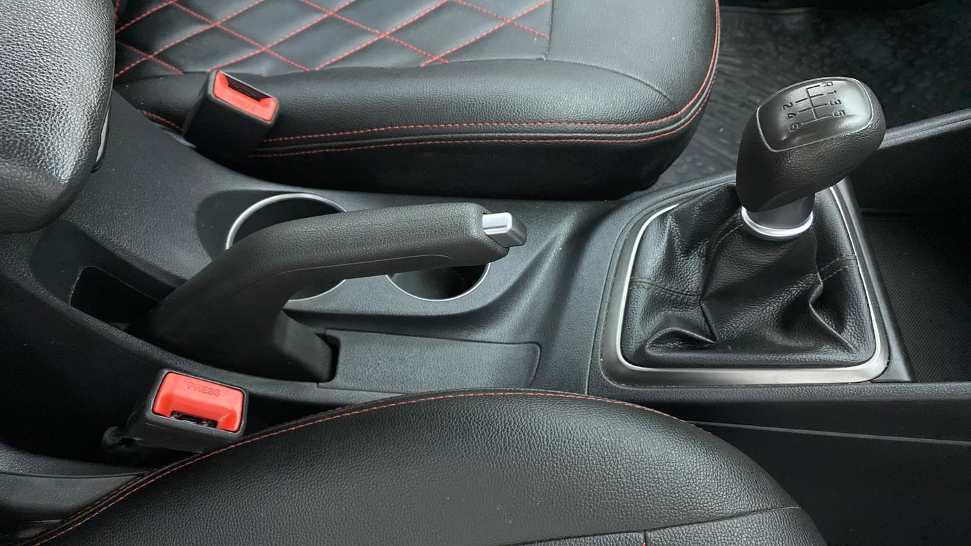 2019 Hyundai Verna 1.6 SX VTVT, Petrol, Manual, 34,666 km, Gear Lever