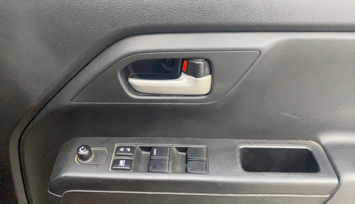 2020 Maruti New Wagon-R VXI (O) 1.0 AMT , Petrol, Automatic, 44,051 km, Driver Side Door Panels Control