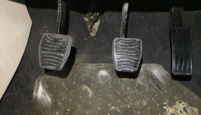 2020 Mahindra XUV300 W8 (O) 1.2 PETROL, Petrol, Manual, 44,951 km, Pedals