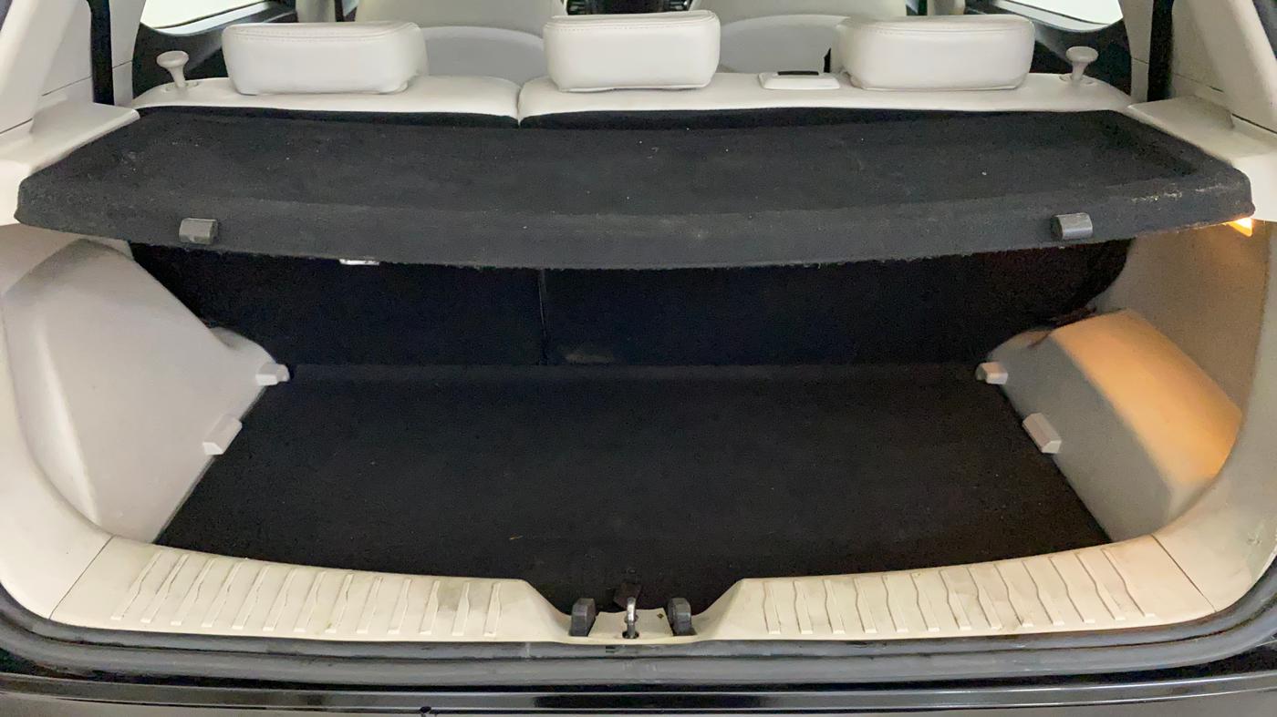 2020 Mahindra XUV300 W8 (O) 1.2 PETROL, Petrol, Manual, 44,973 km, Boot Inside