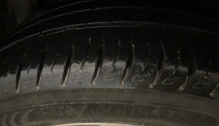 2020 Mahindra XUV300 W8 (O) 1.2 PETROL, Petrol, Manual, 44,951 km, Left Rear Tyre Tread