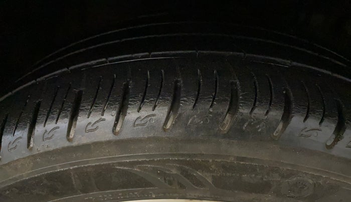 2020 Mahindra XUV300 W8 (O) 1.2 PETROL, Petrol, Manual, 44,951 km, Right Front Tyre Tread