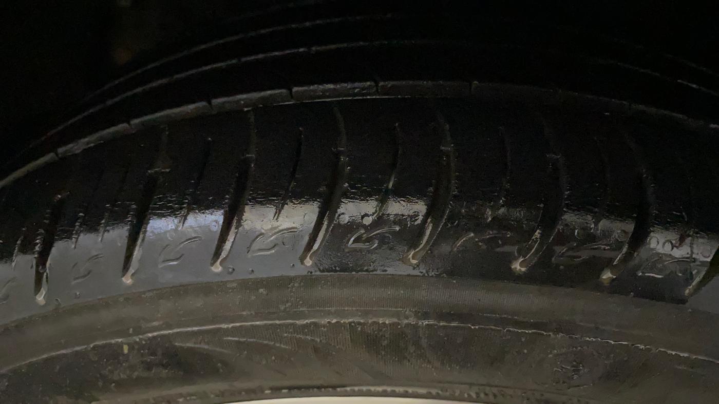 2020 Mahindra XUV300 W8 (O) 1.2 PETROL, Petrol, Manual, 44,973 km, Left Front Tyre Tread