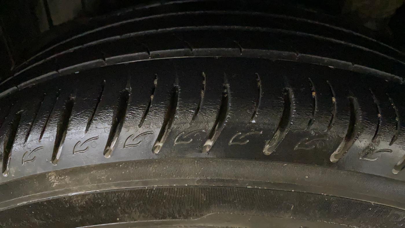 2020 Mahindra XUV300 W8 (O) 1.2 PETROL, Petrol, Manual, 44,973 km, Right Rear Tyre Tread