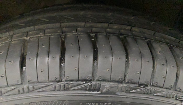 2015 Maruti Celerio VXI CNG, CNG, Manual, 26,187 km, Right Front Tyre Tread