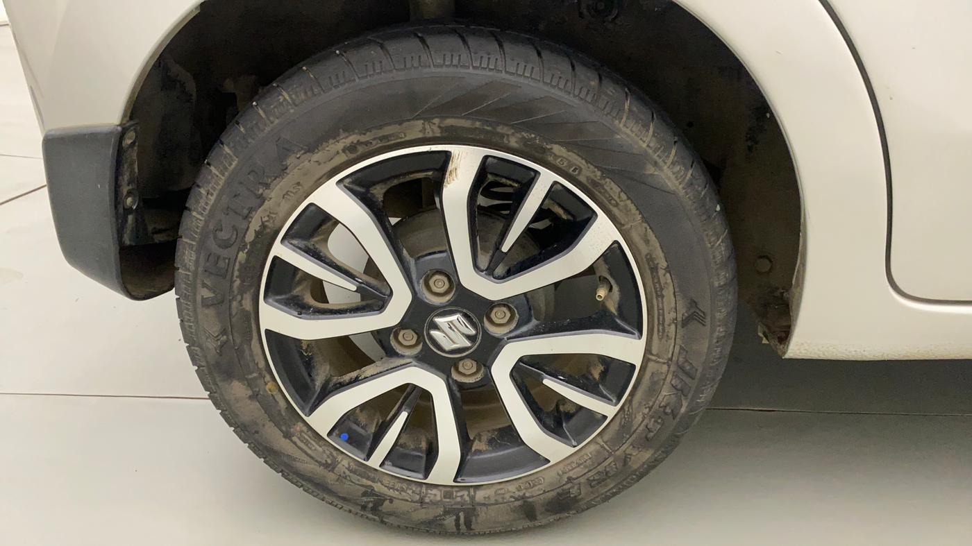 2015 Maruti Celerio VXI CNG, CNG, Manual, 26,187 km, Right Rear Wheel