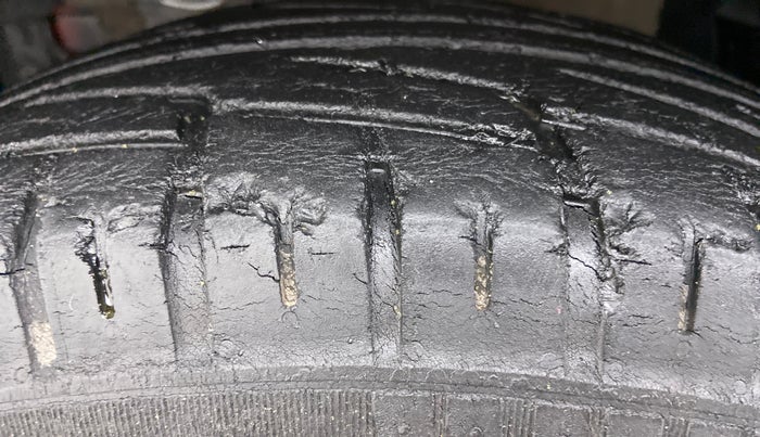 2019 Maruti Vitara Brezza VDI, Diesel, Manual, 51,619 km, Left Front Tyre Tread