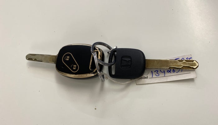 2016 Honda Amaze 1.2L I-VTEC S, Petrol, Manual, 1,18,022 km, Key Close Up