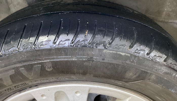 2016 Honda Amaze 1.2L I-VTEC S, Petrol, Manual, 1,18,022 km, Right Rear Tyre Tread