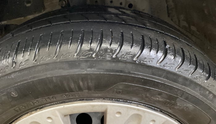 2016 Honda Amaze 1.2L I-VTEC S, Petrol, Manual, 1,18,022 km, Left Front Tyre Tread