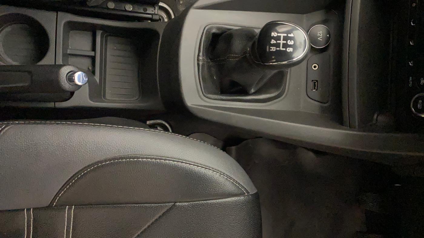 2019 Ford New Figo TITANIUM 1.2 PETROL MT, Petrol, Manual, 43,692 km, Gear Lever