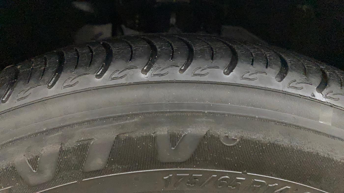 2019 Ford New Figo TITANIUM 1.2 PETROL MT, Petrol, Manual, 43,692 km, Right Front Tyre Tread