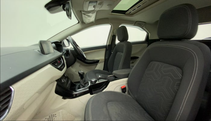 2022 Tata NEXON XZ PLUS DIESEL SUNROOF, Diesel, Manual, 24,562 km, Right Side Front Door Cabin