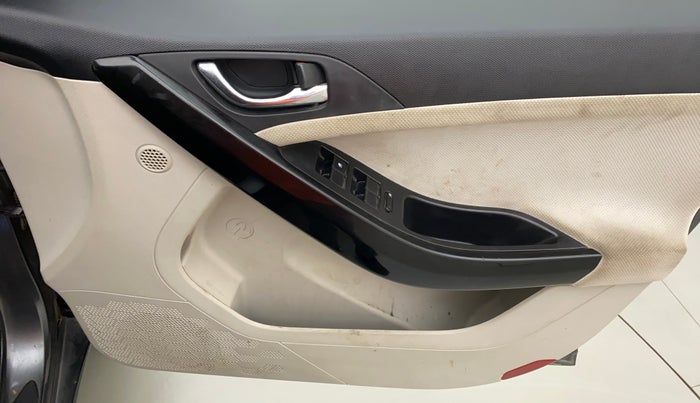 2022 Tata NEXON XZ PLUS DIESEL SUNROOF, Diesel, Manual, 24,562 km, Driver Side Door Panels Control