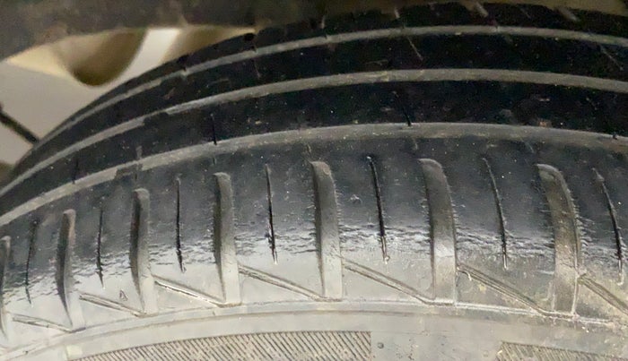 2016 Renault Kwid RXT 1.0, Petrol, Manual, 79,245 km, Left Rear Tyre Tread