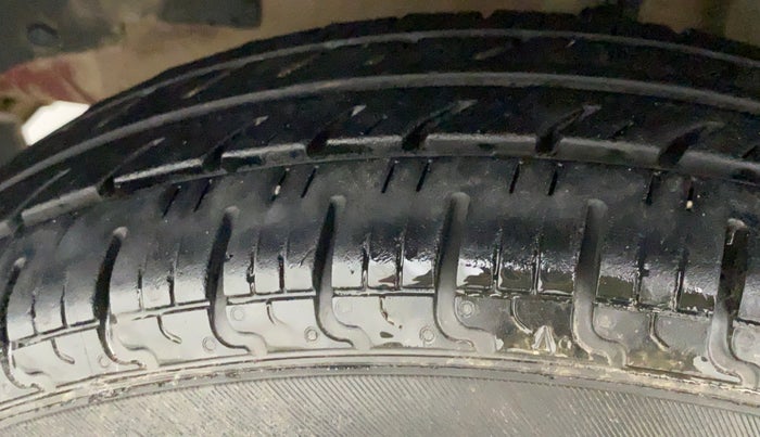 2016 Renault Kwid RXT 1.0, Petrol, Manual, 79,245 km, Left Front Tyre Tread