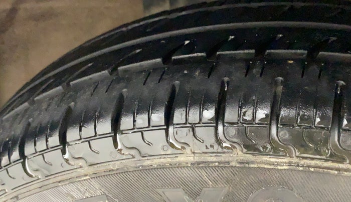 2016 Renault Kwid RXT 1.0, Petrol, Manual, 79,245 km, Right Front Tyre Tread