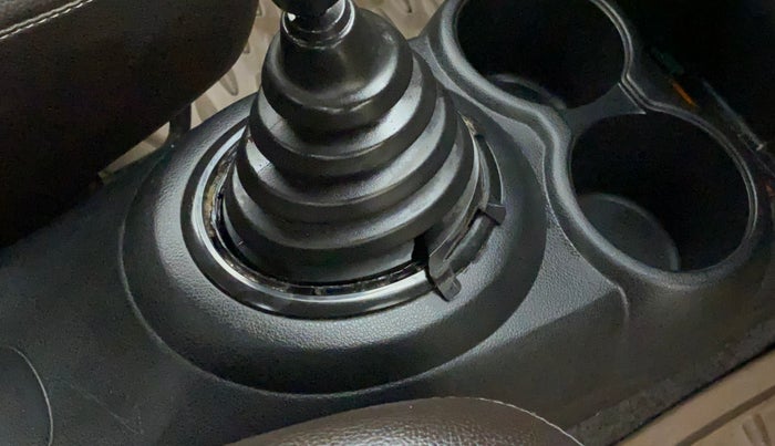 2012 Honda Brio EX MT, Petrol, Manual, 87,821 km, Gear lever - Boot cover slightly torn