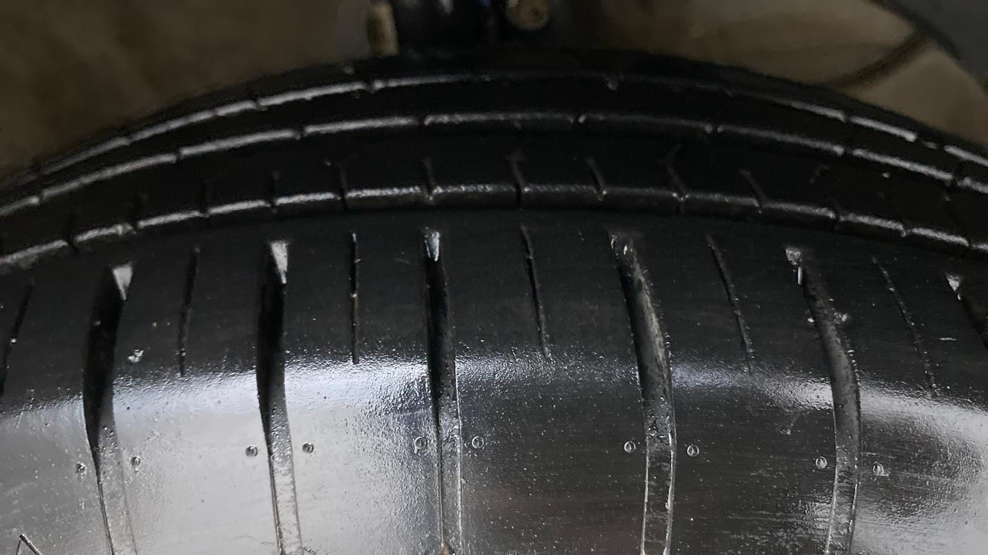 2022 Maruti Dzire ZXI Plus AMT, Petrol, Automatic, 10,384 km, Right Front Tyre Tread