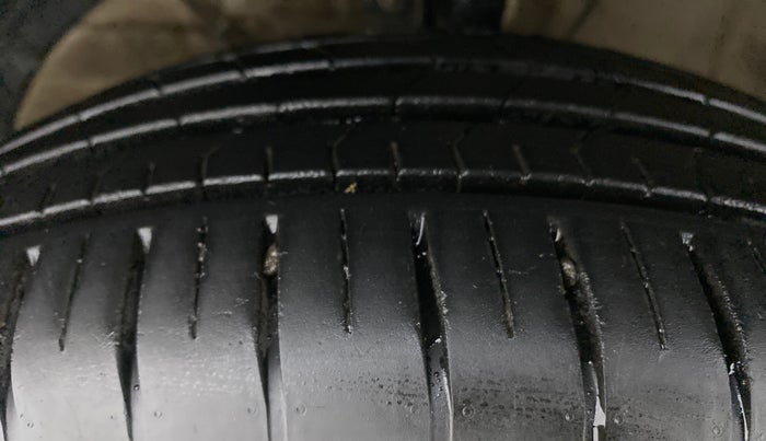 2022 Maruti Dzire ZXI Plus AMT, Petrol, Automatic, 10,384 km, Left Front Tyre Tread