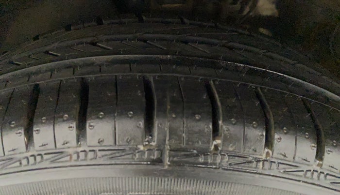 2017 Skoda Rapid AMBITION 1.5 TDI, Diesel, Manual, 1,23,684 km, Left Front Tyre Tread