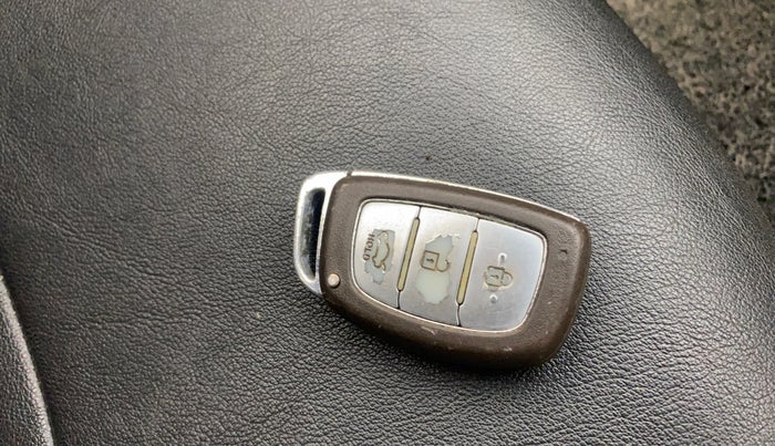 2015 Hyundai Verna FLUIDIC 1.6 CRDI S(O) 4S, Diesel, Manual, 88,309 km, Key Close Up