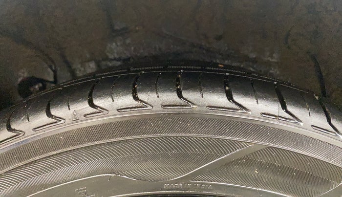 2015 Hyundai Verna FLUIDIC 1.6 CRDI S(O) 4S, Diesel, Manual, 88,309 km, Right Rear Tyre Tread