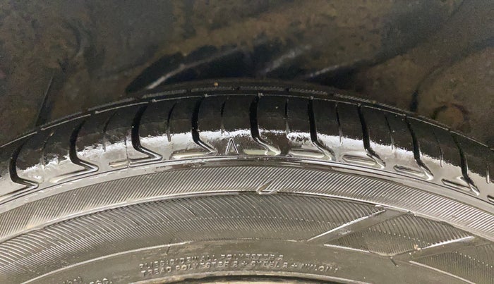 2015 Hyundai Verna FLUIDIC 1.6 CRDI S(O) 4S, Diesel, Manual, 88,309 km, Left Rear Tyre Tread