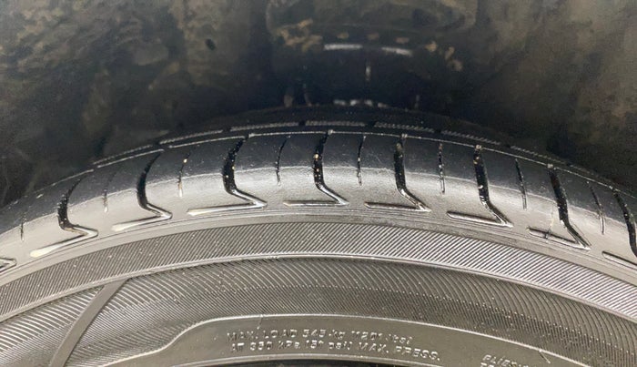 2015 Hyundai Verna FLUIDIC 1.6 CRDI S(O) 4S, Diesel, Manual, 88,309 km, Left Front Tyre Tread