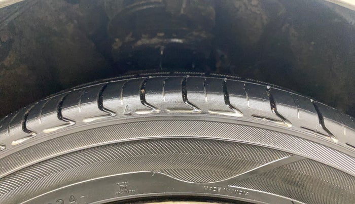 2015 Hyundai Verna FLUIDIC 1.6 CRDI S(O) 4S, Diesel, Manual, 88,309 km, Right Front Tyre Tread