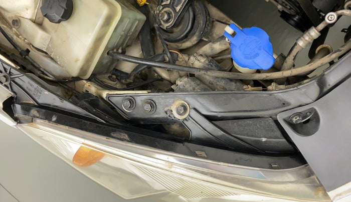 2011 Hyundai i20 MAGNA (O) 1.2, Petrol, Manual, 89,507 km, Right headlight - Clamp has minor damage