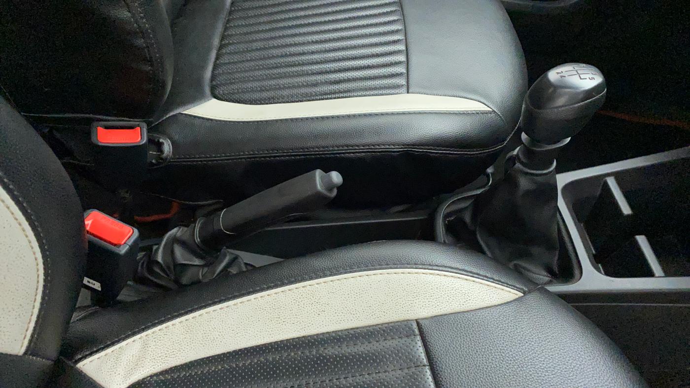 2021 Renault Kwid RXL, Petrol, Manual, 10,938 km, Gear Lever