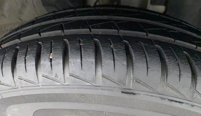 2021 Renault Kwid RXL, Petrol, Manual, 10,938 km, Right Front Tyre Tread