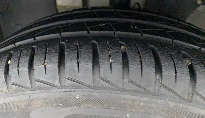 2021 Renault Kwid RXL, Petrol, Manual, 10,938 km, Left Front Tyre Tread