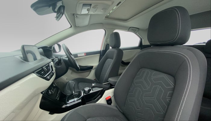 2021 Tata NEXON XZA+ SUNROOF 1.5 RTQ, Diesel, Automatic, 26,186 km, Right Side Front Door Cabin