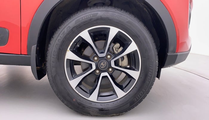 2021 Tata NEXON XZA+ SUNROOF 1.5 RTQ, Diesel, Automatic, 26,186 km, Right Front Wheel