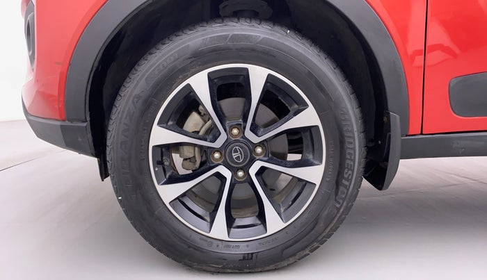 2021 Tata NEXON XZA+ SUNROOF 1.5 RTQ, Diesel, Automatic, 26,186 km, Left Front Wheel