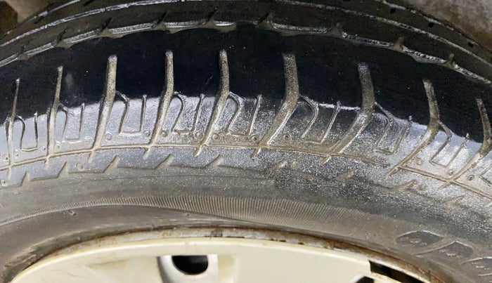 2015 Maruti Wagon R 1.0 LXI, Petrol, Manual, 50,621 km, Right Rear Tyre Tread