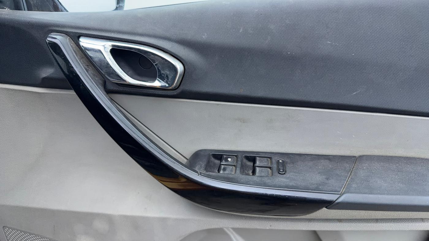 2018 Tata Tiago XZ PETROL, Petrol, Manual, 52,147 km, Driver Side Door Panels Control