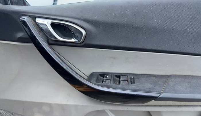2018 Tata Tiago XZ PETROL, Petrol, Manual, 52,037 km, Driver Side Door Panels Control