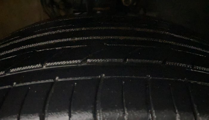 2016 Volkswagen Polo HIGHLINE1.2L, Petrol, Manual, 91,915 km, Right Front Tyre Tread