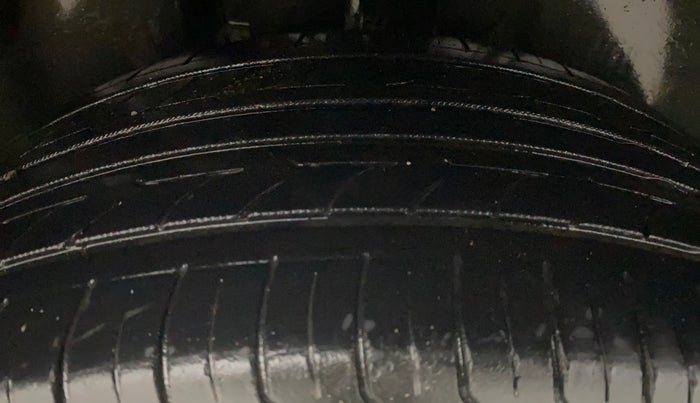 2016 Volkswagen Polo HIGHLINE1.2L, Petrol, Manual, 91,915 km, Right Rear Tyre Tread