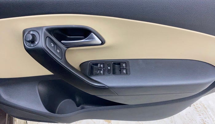 2016 Volkswagen Polo HIGHLINE1.2L, Petrol, Manual, 91,915 km, Driver Side Door Panels Control